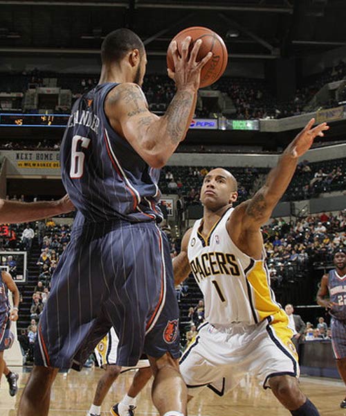 他的家庭提 他的家庭提