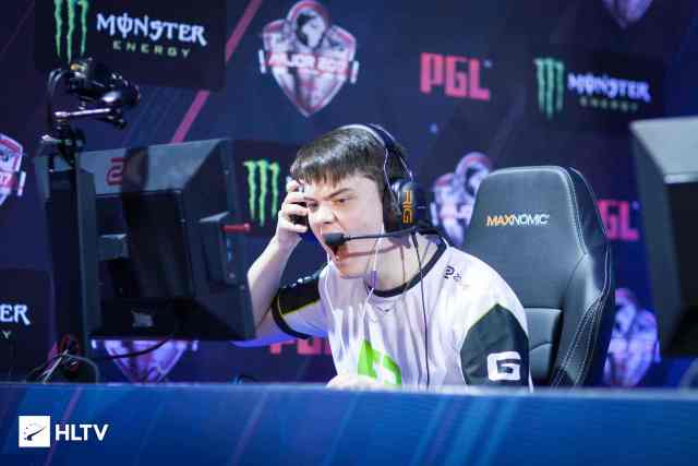 球展现出浓 球展现出浓