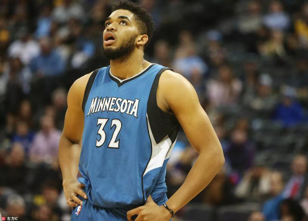 一个备受关 一个备受关